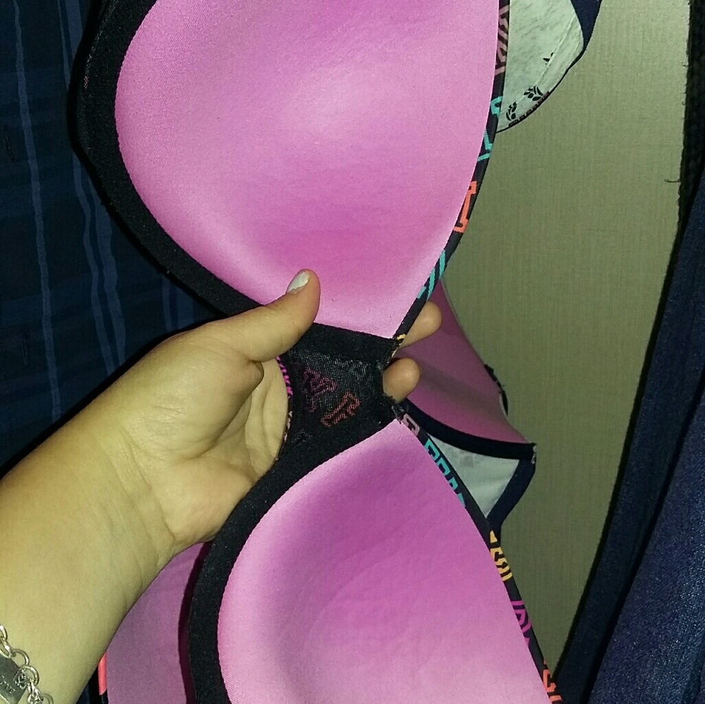 Pink bras. - Picture 2 of 5